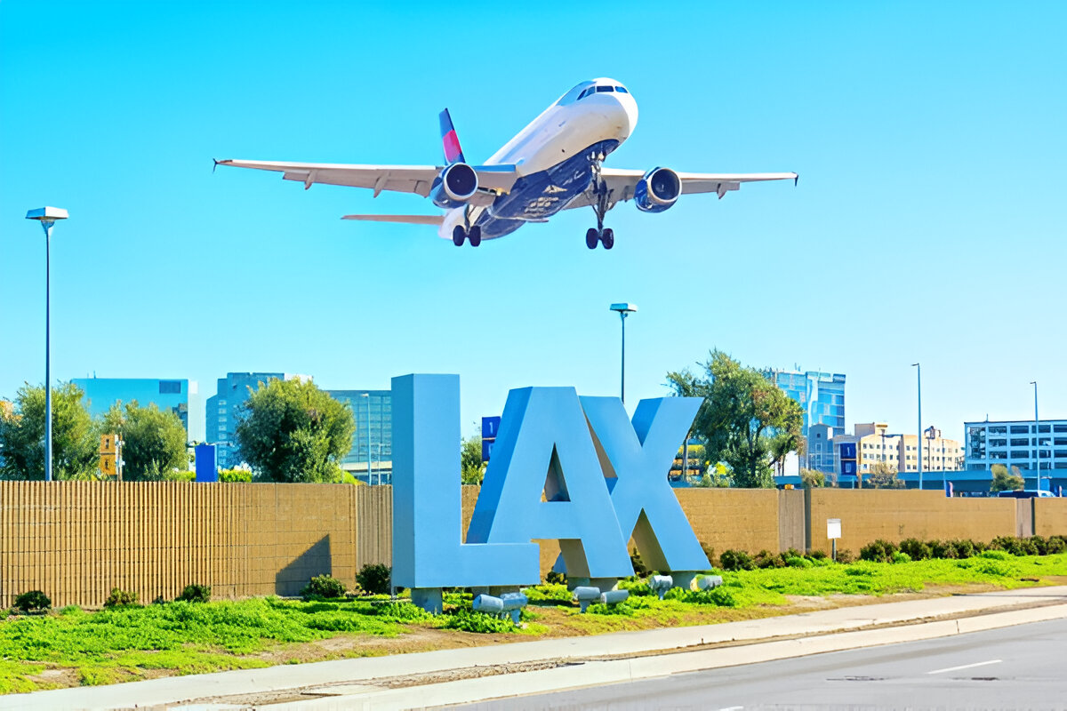 Delta Flight DL275 Diverted LAX